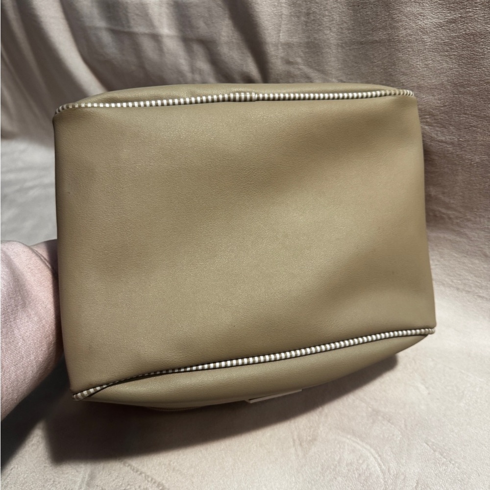 Tender Love + Carry Makeup Bag - Picture 9 of 16